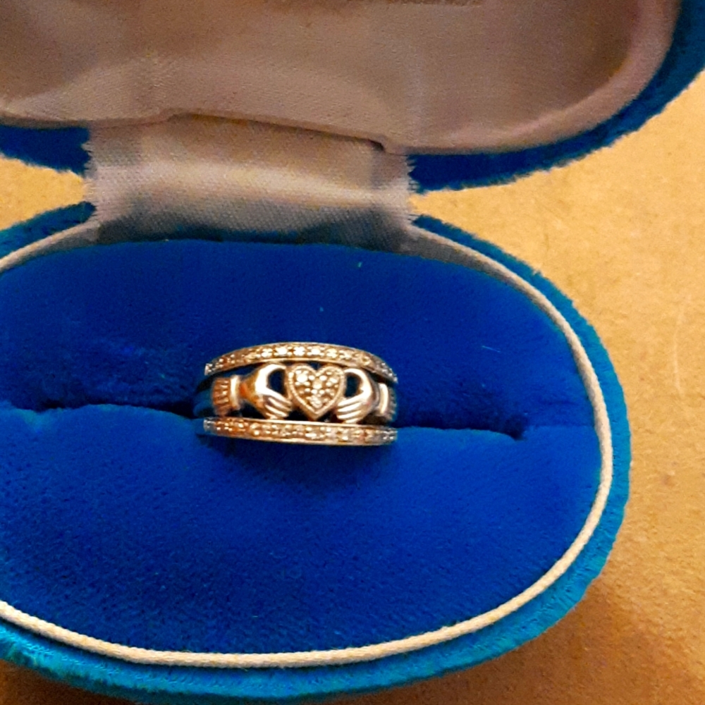 Vintage 925 sterling and diamond claddagh ring
